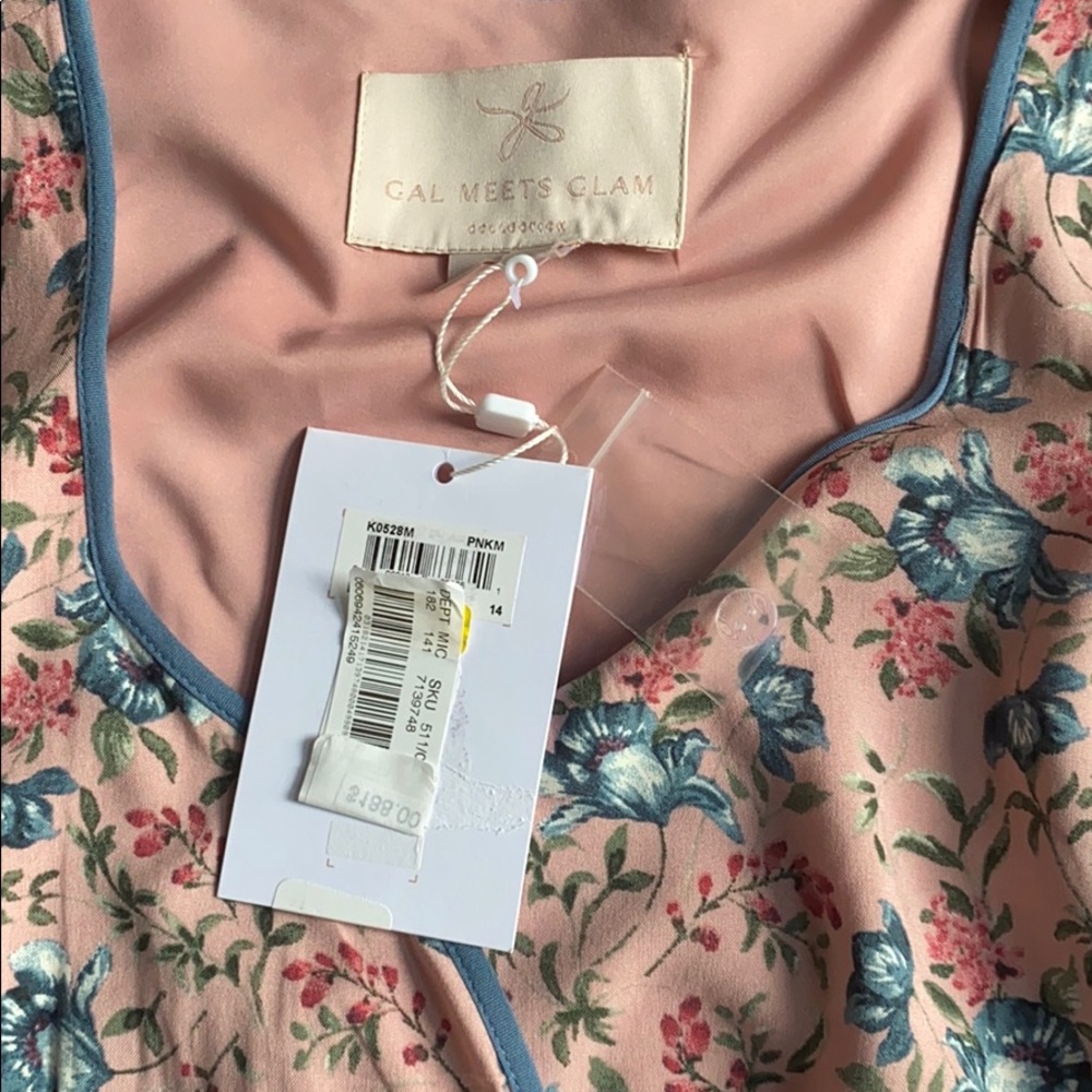 Gal meets Glam Isadora Floral Print wrap Dress. S2 - Picture 10 of 16